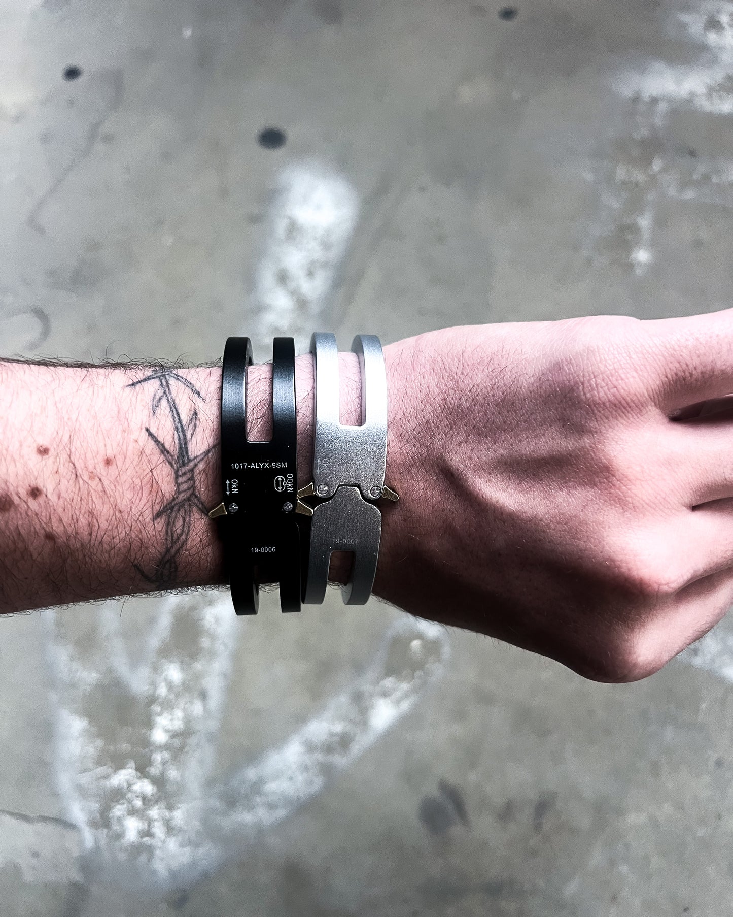 SILVER V1 BUCKLE CUFF BRACELET