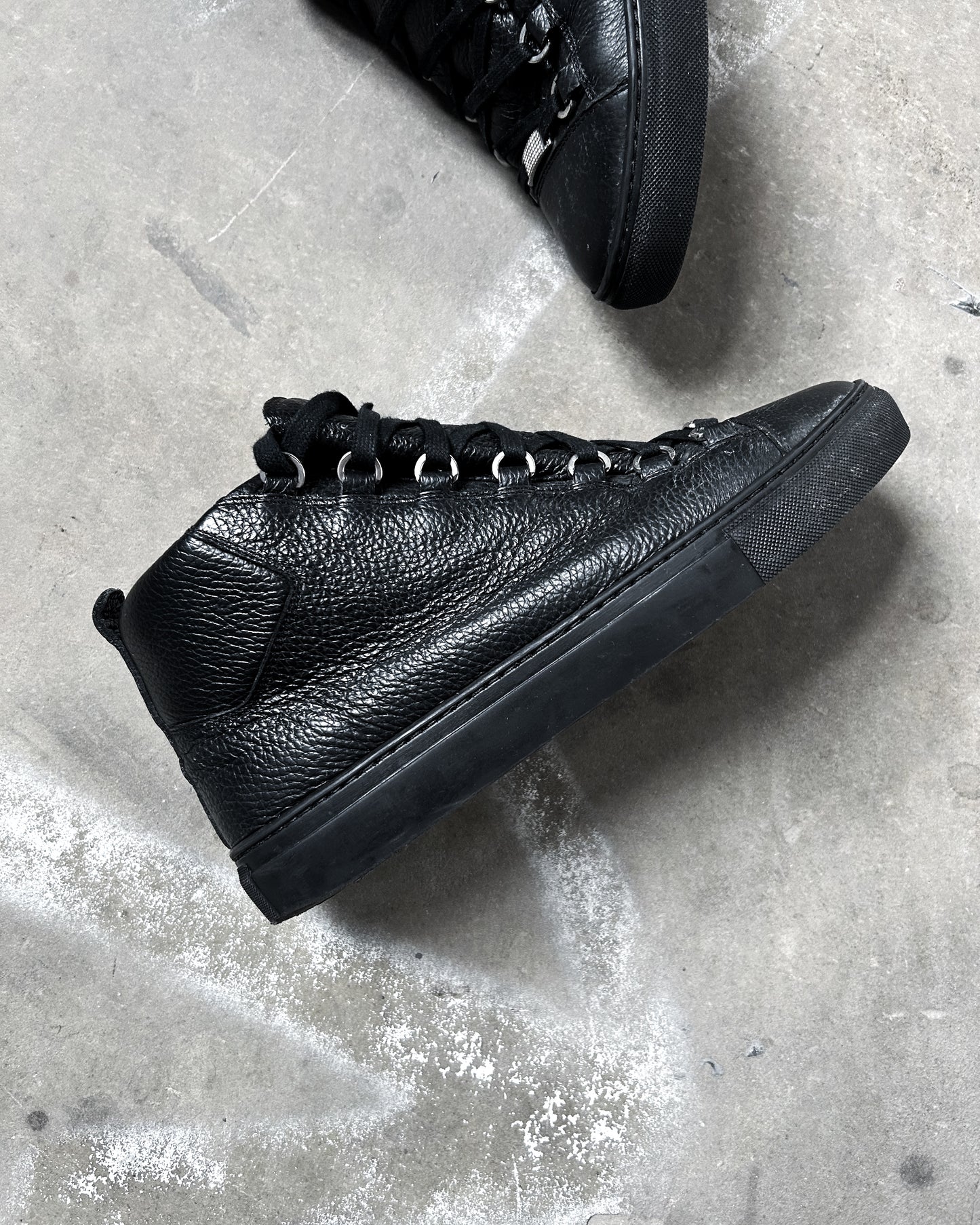 CRACKED BLACK ARENAS