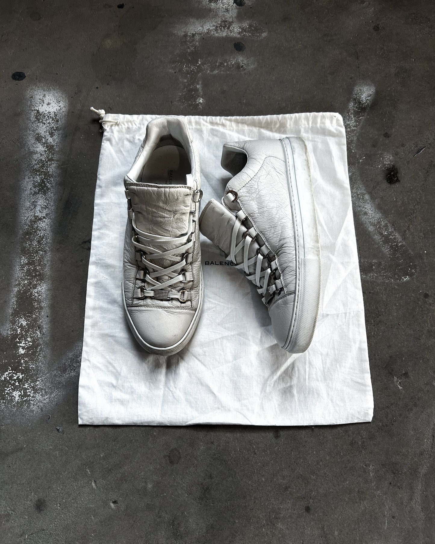 WHITE ARENA LOW