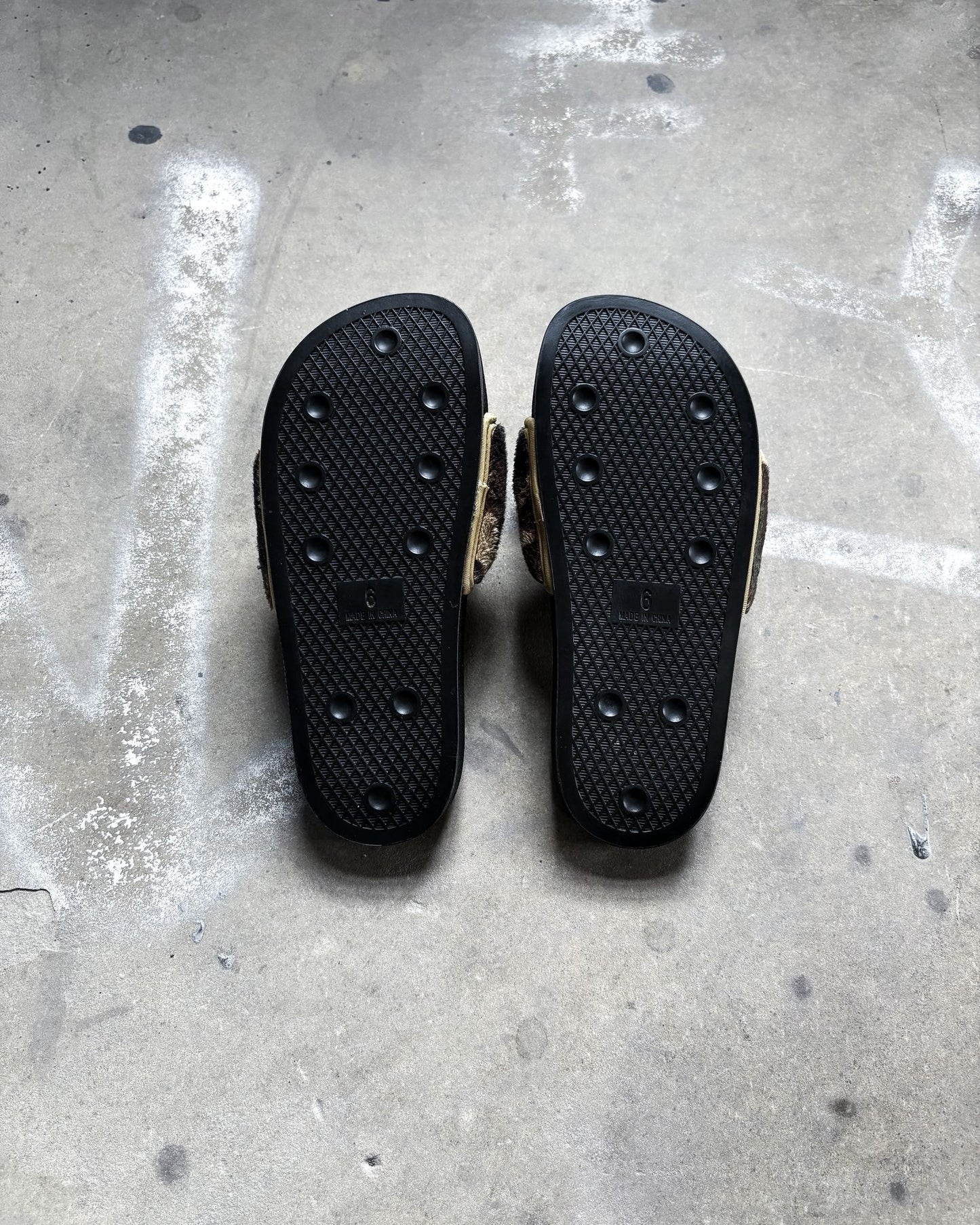 F/W21 JS BEAR ADILETTE SLIDE