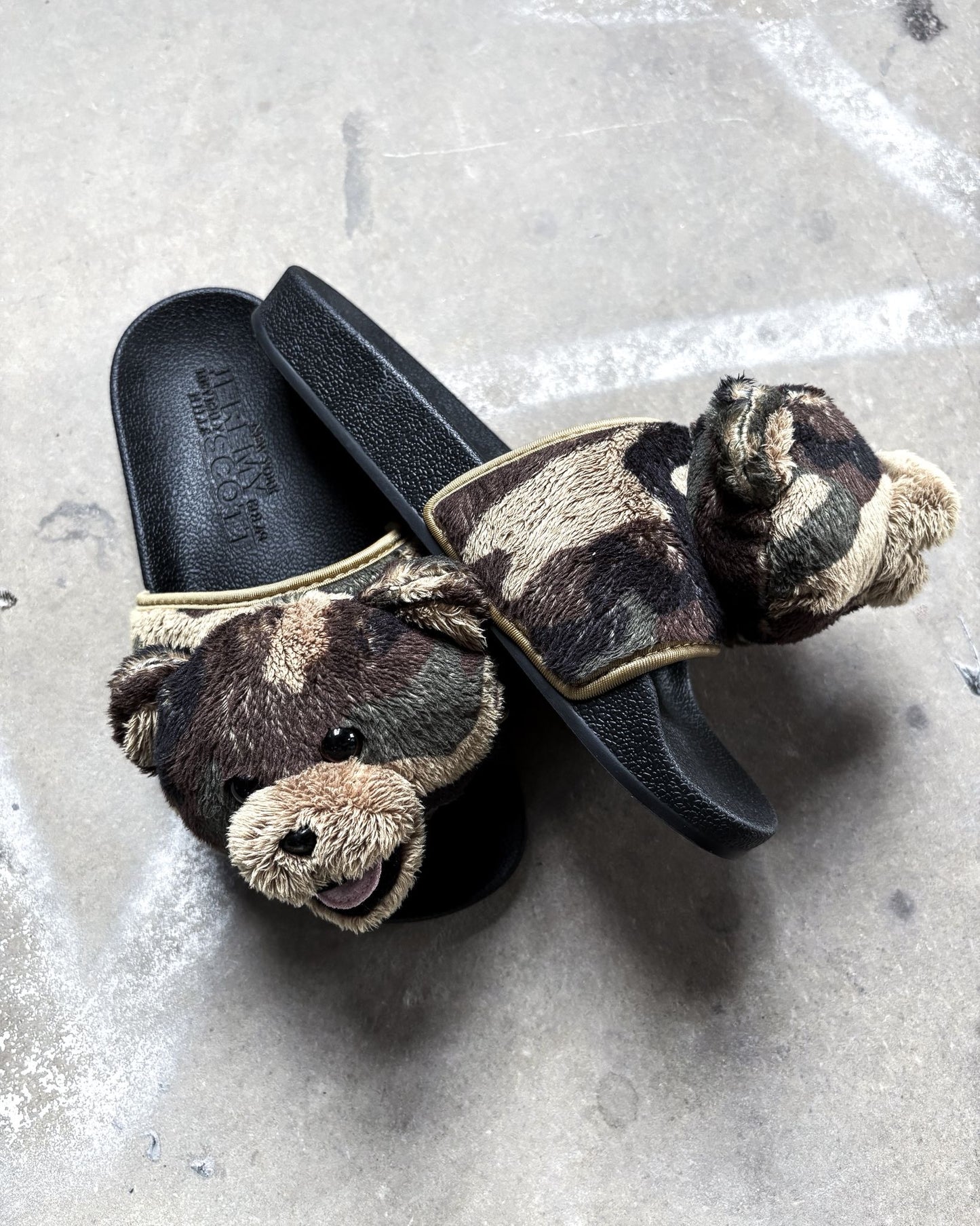 F/W21 JS BEAR ADILETTE SLIDE