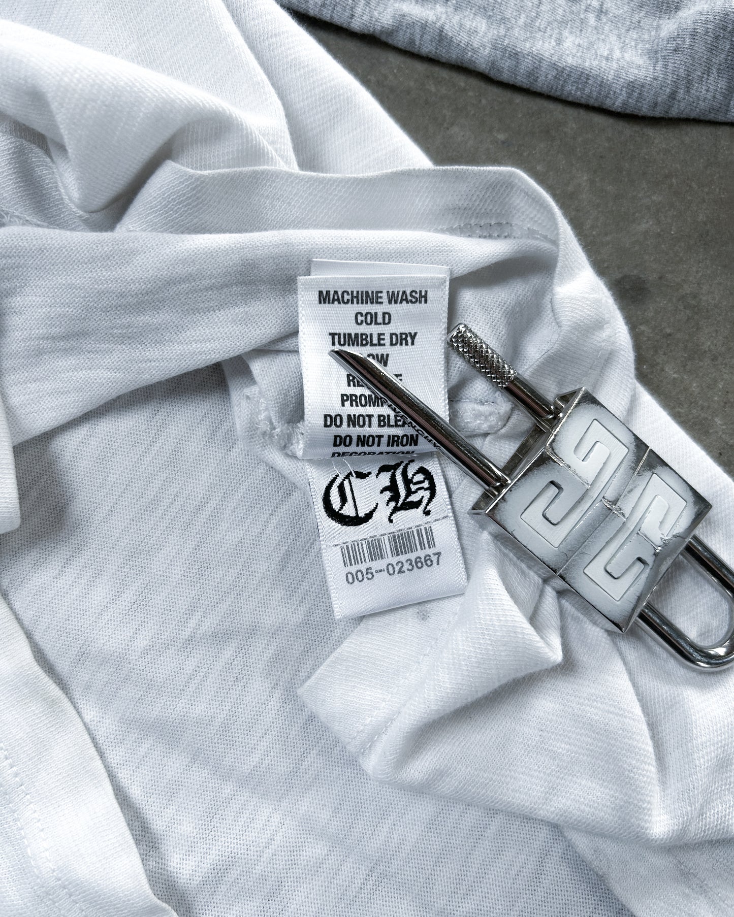 RAGLAN HORSESHOE LONGSLEEVE