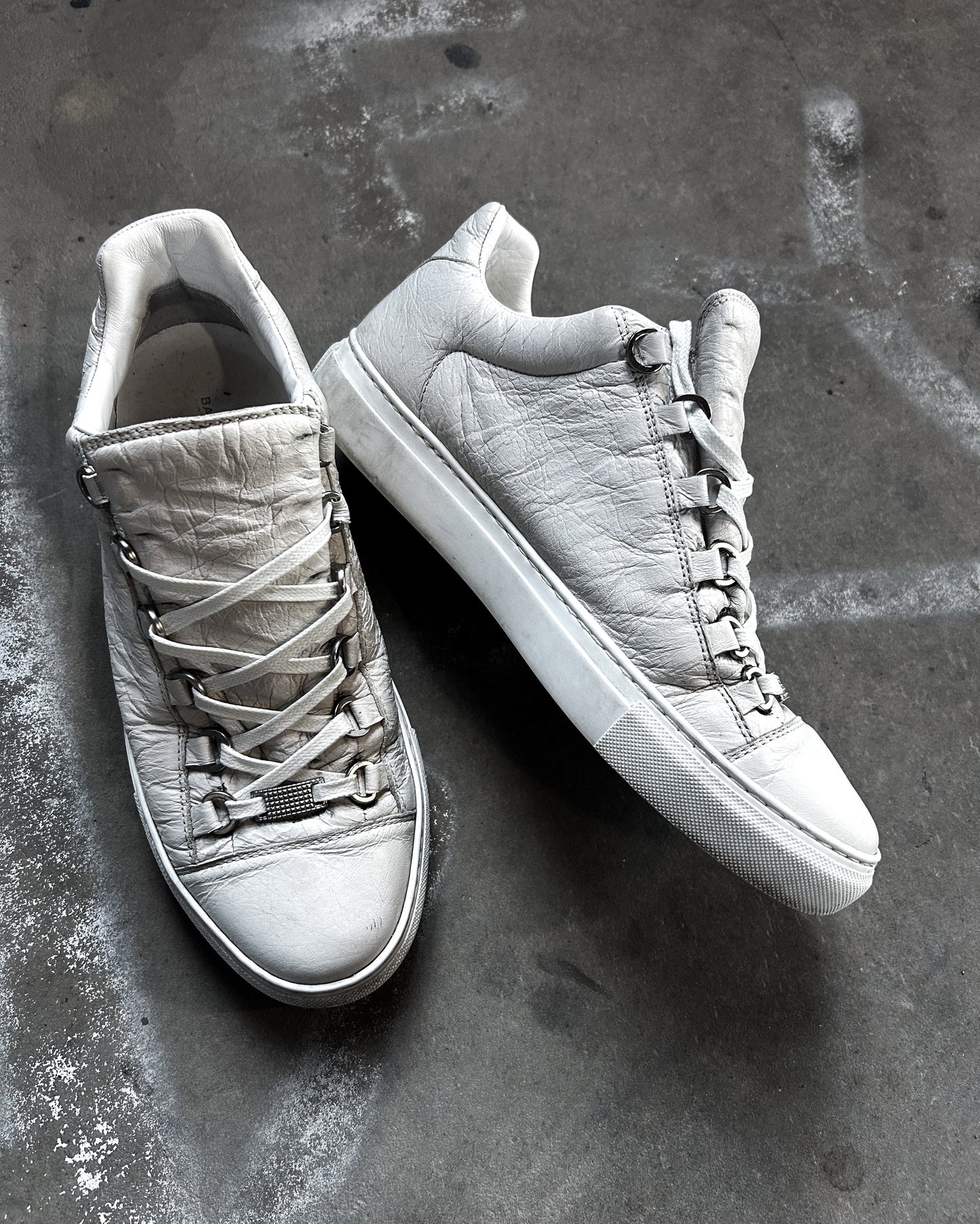 WHITE ARENA LOW