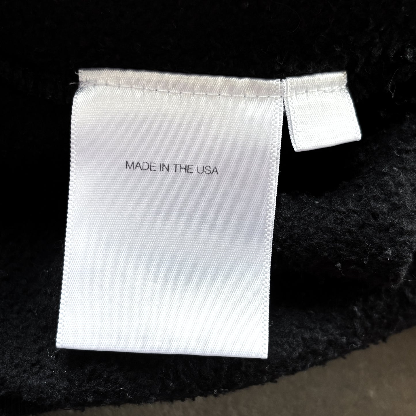 ERD LOOSE THREAD CREWNECK SWEATER