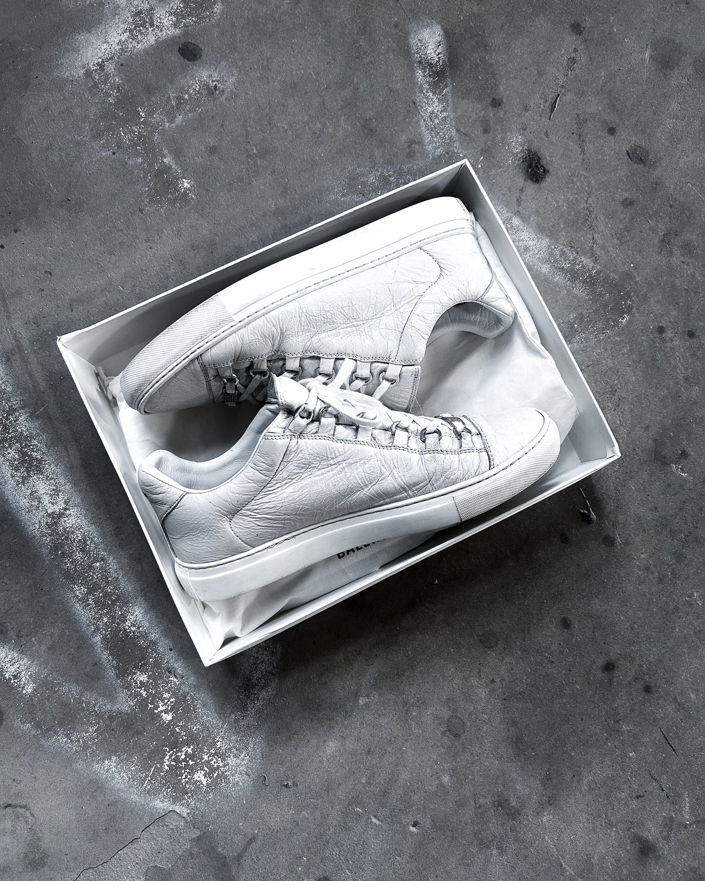 WHITE ARENA LOW