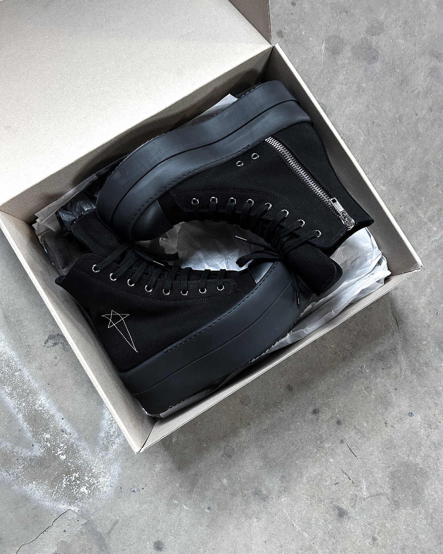 SS25 PENTAGRAM MEGA RAMONES
