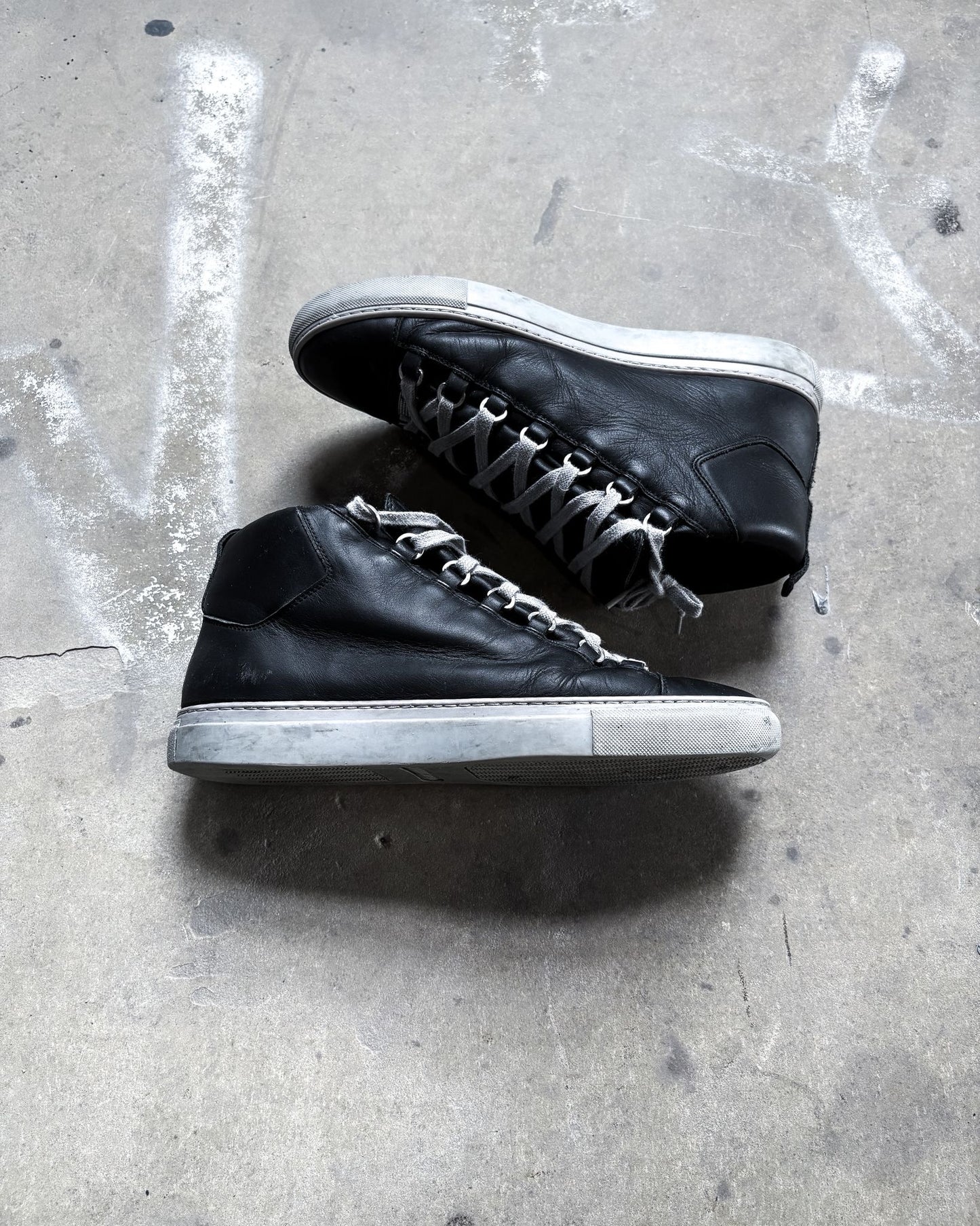 TWO-TONE LEATHER ARENAS