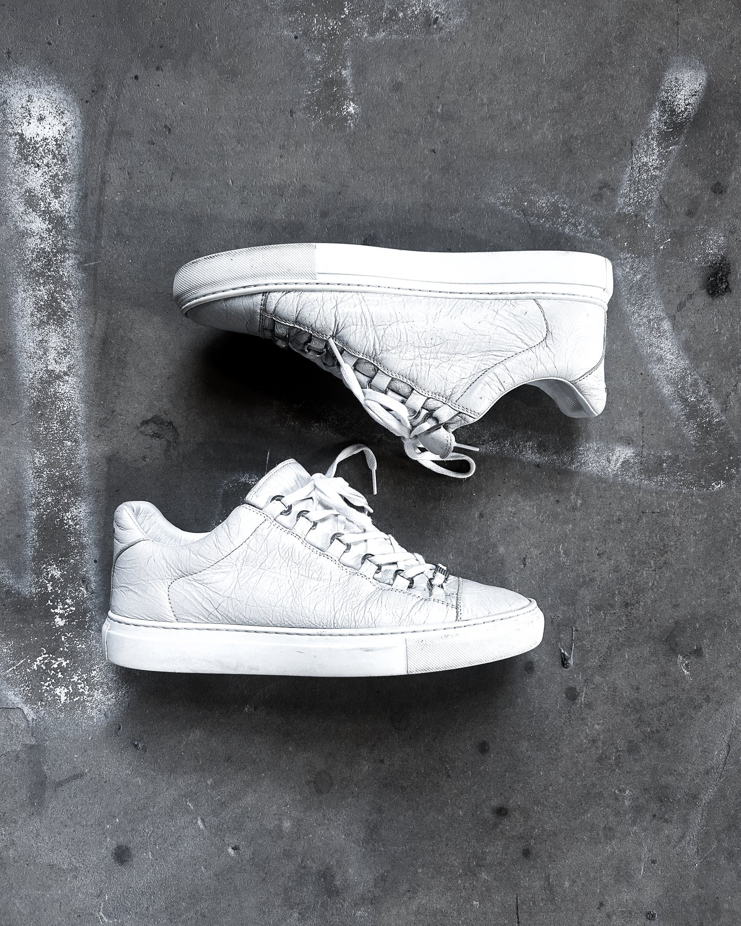 WHITE ARENA LOW