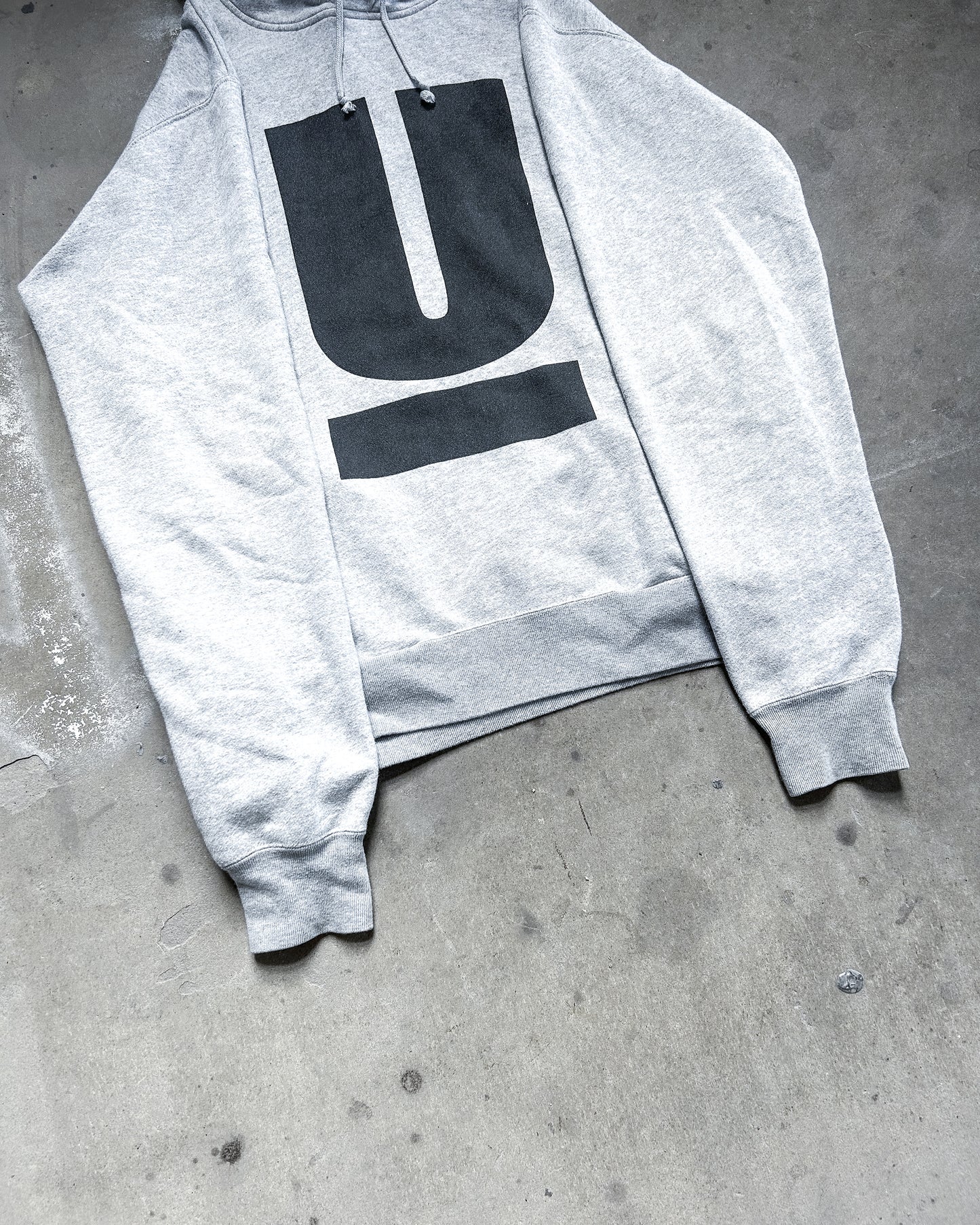GREY ‘U’ HOODIE