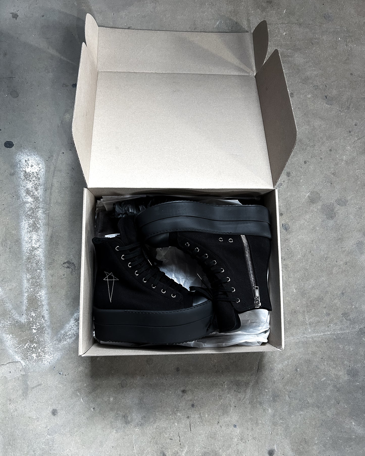 SS25 PENTAGRAM MEGA RAMONES