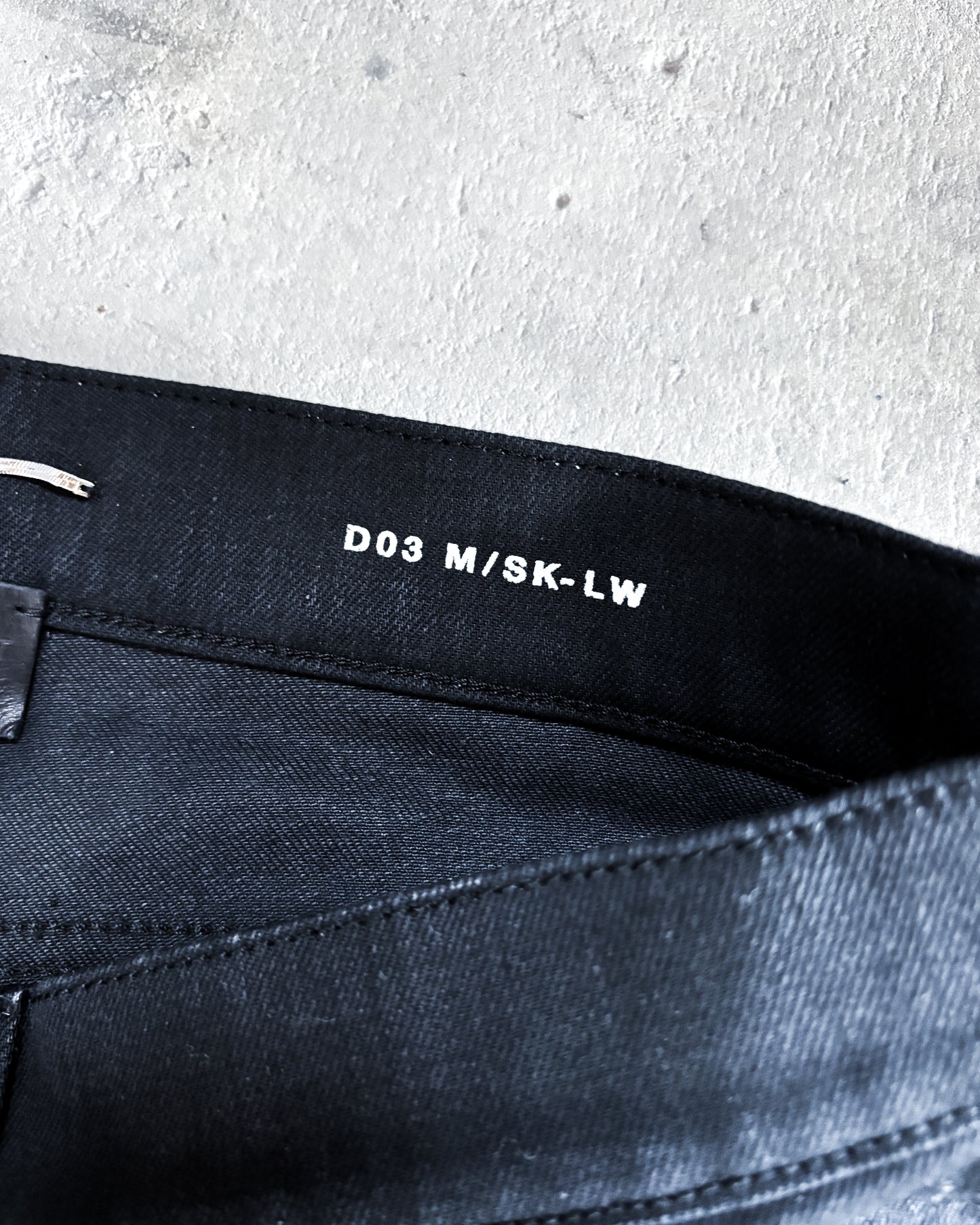 F/W20 WAXED BLACK D03 DENIM