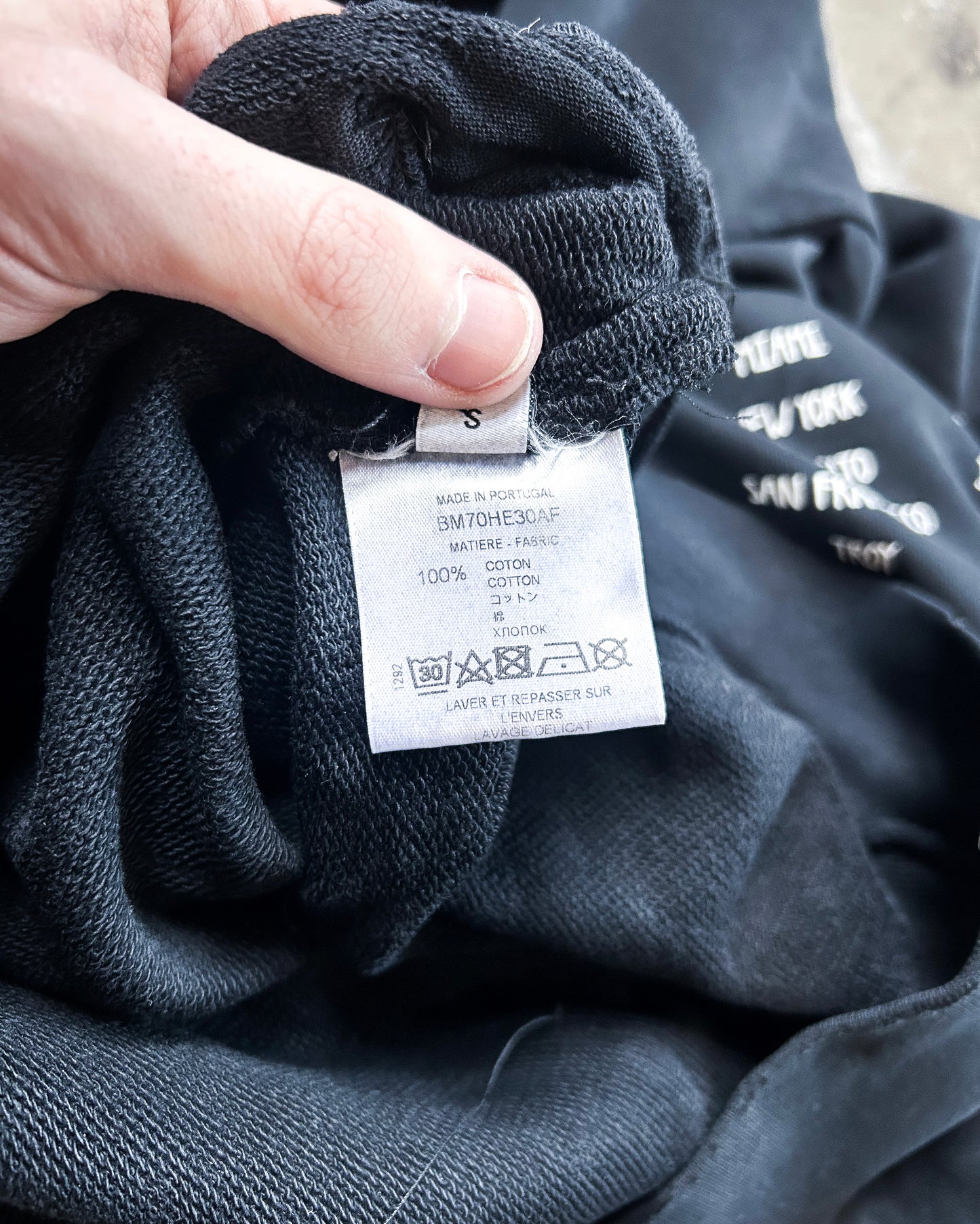 F/W18 DISTRESSED WORLD TOUR HOODIE