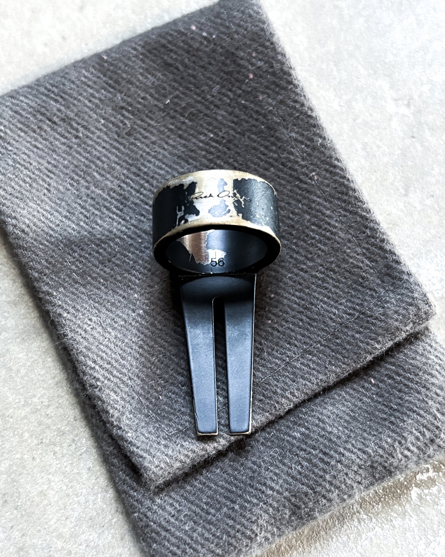 SS24 OPEN TRUNK BLACK RING