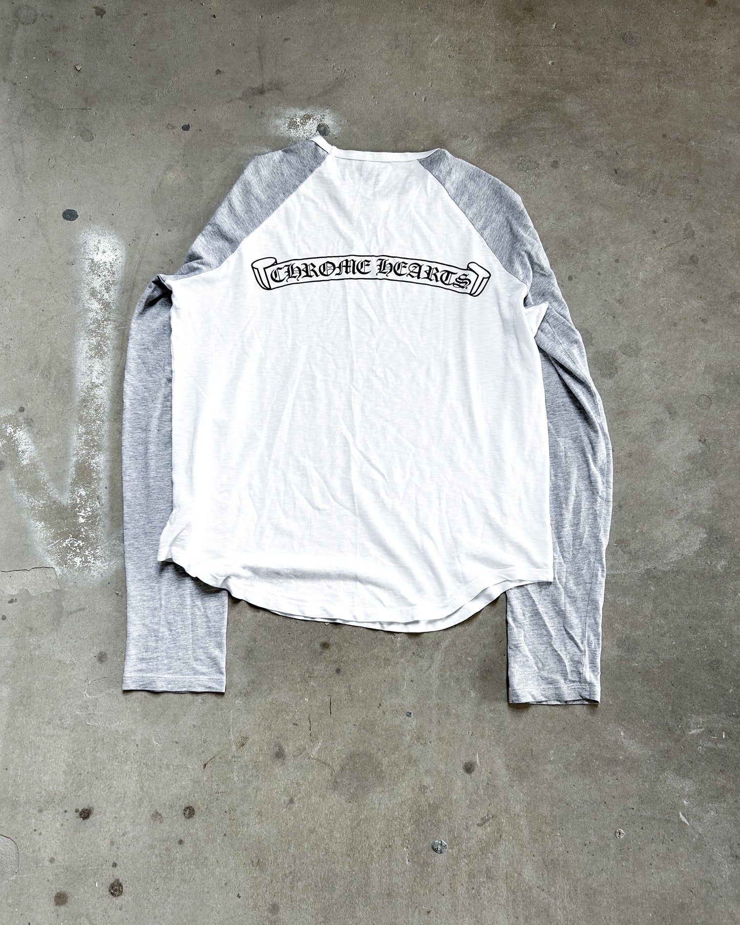 RAGLAN HORSESHOE LONGSLEEVE