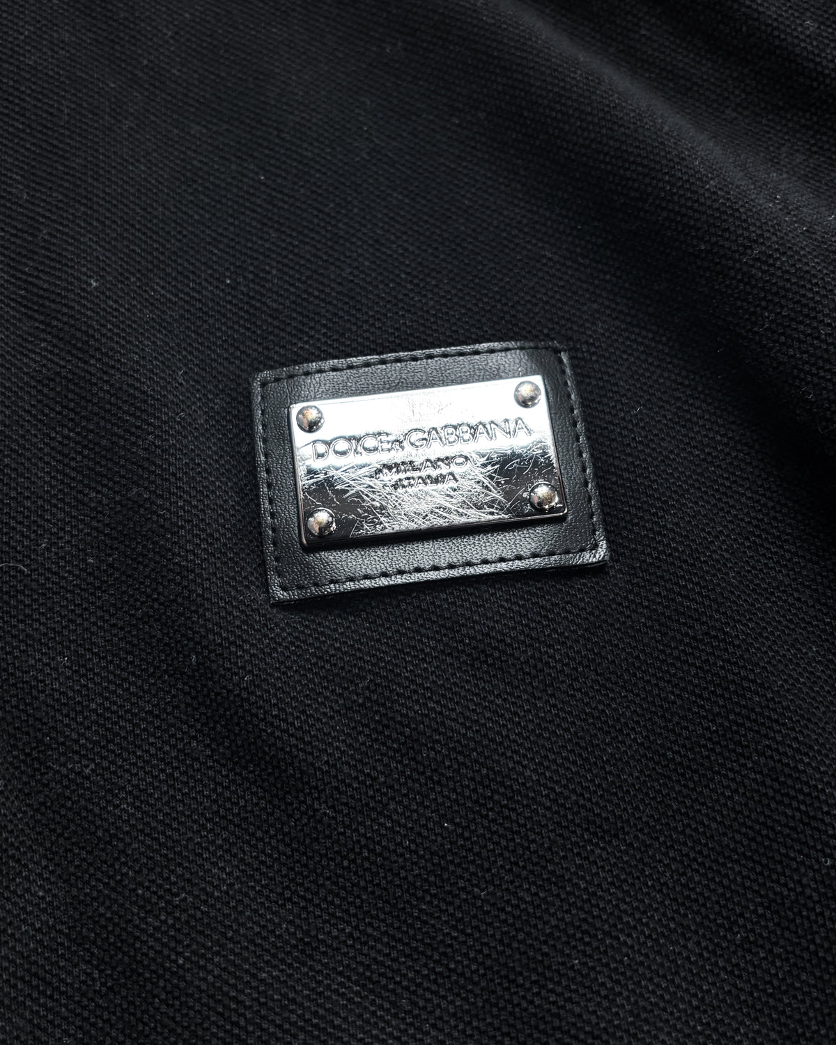 D&G BLACK METAL BADGE POLO