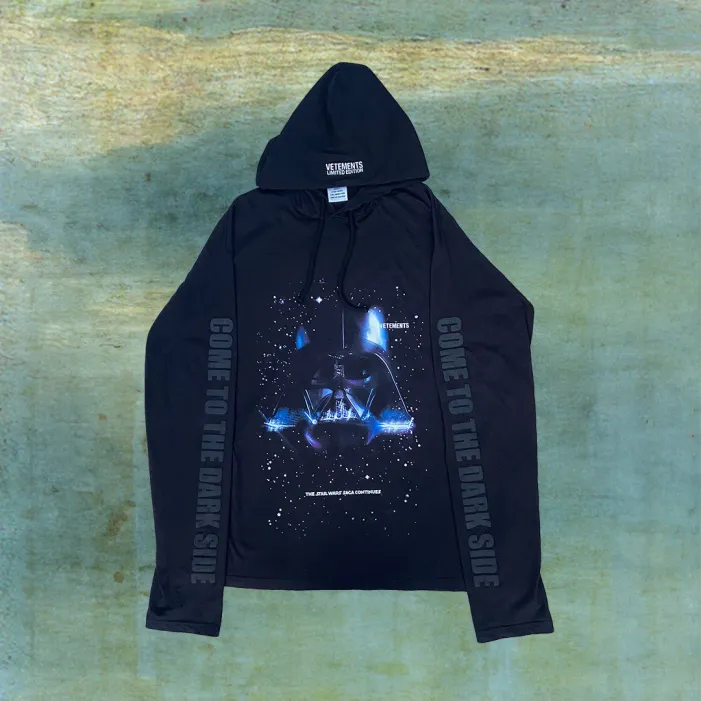 VETEMENTS X STAR WARS DARTH VADER HOODED LONGSLEEVE USW21S020 