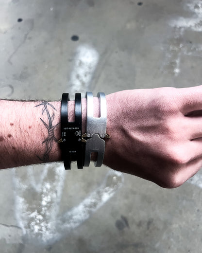 SILVER V1 BUCKLE CUFF BRACELET