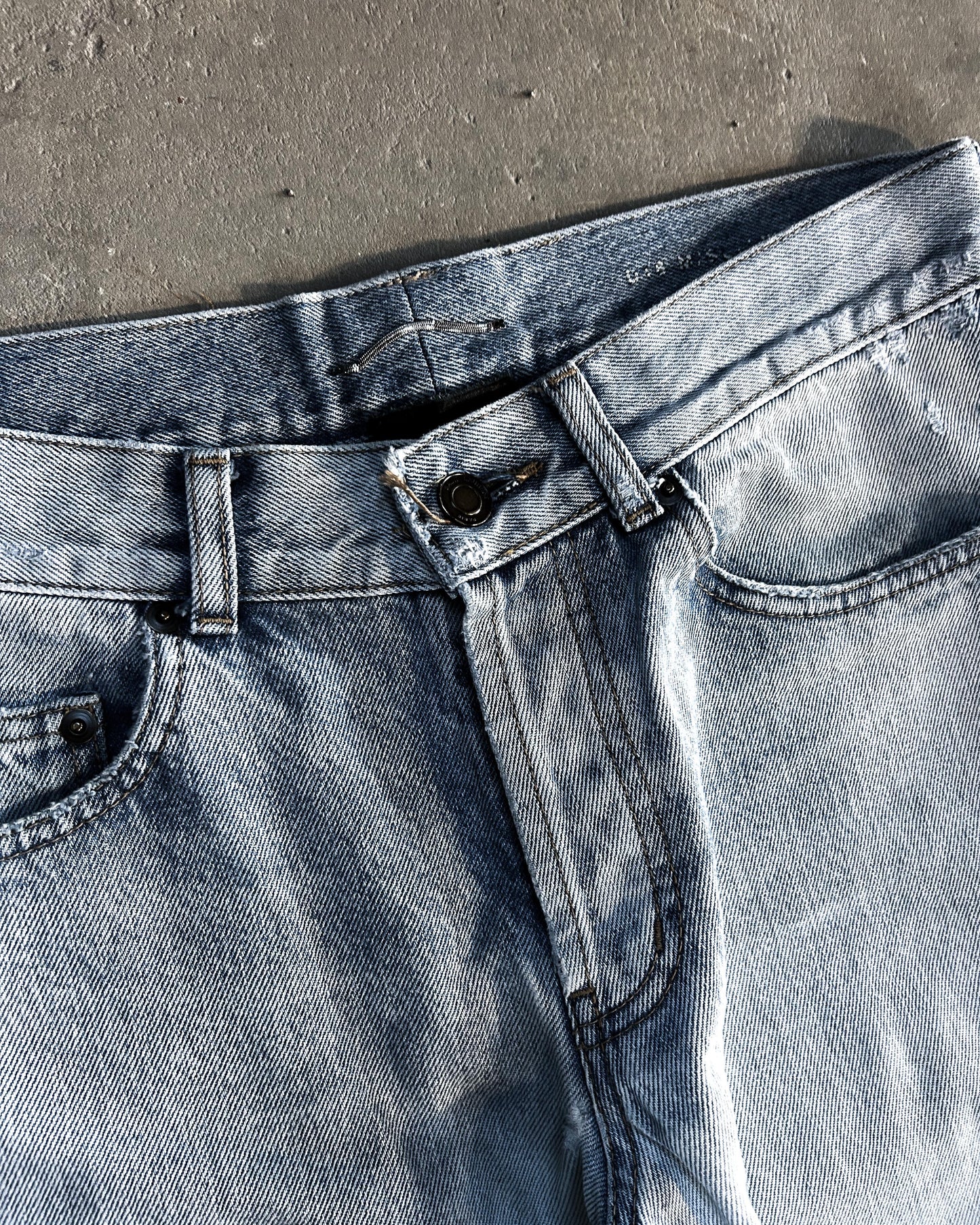 LIGHT BLUE D18 DENIM
