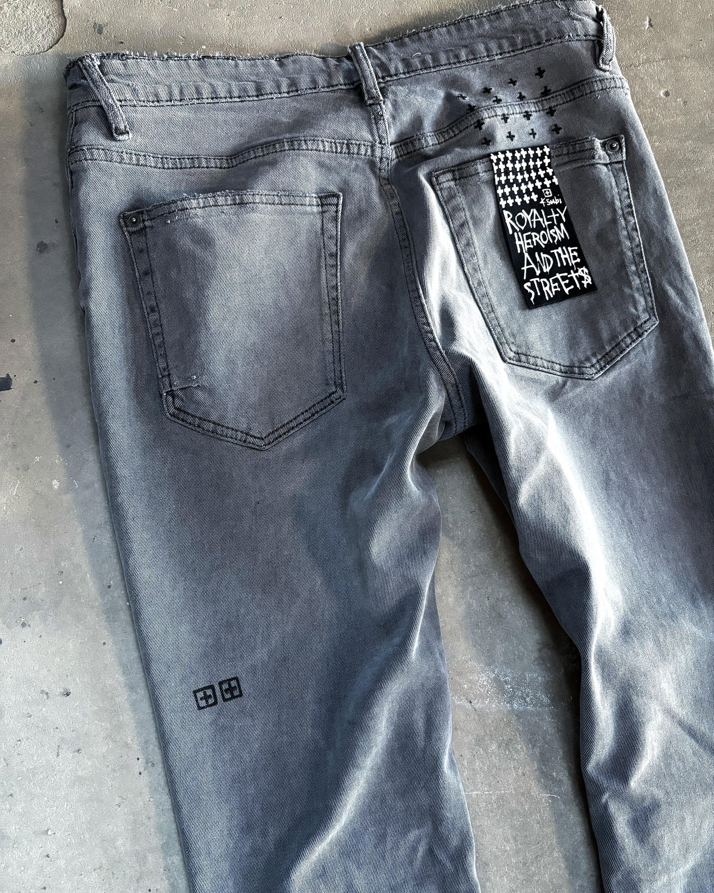 DISTRESSED GREY VAN WINKLE DENIM
