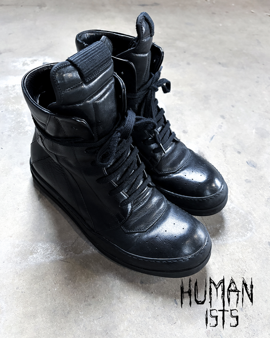 A/W11 TRIPLE BLACK SHORT TONGUE GEOBASKETS