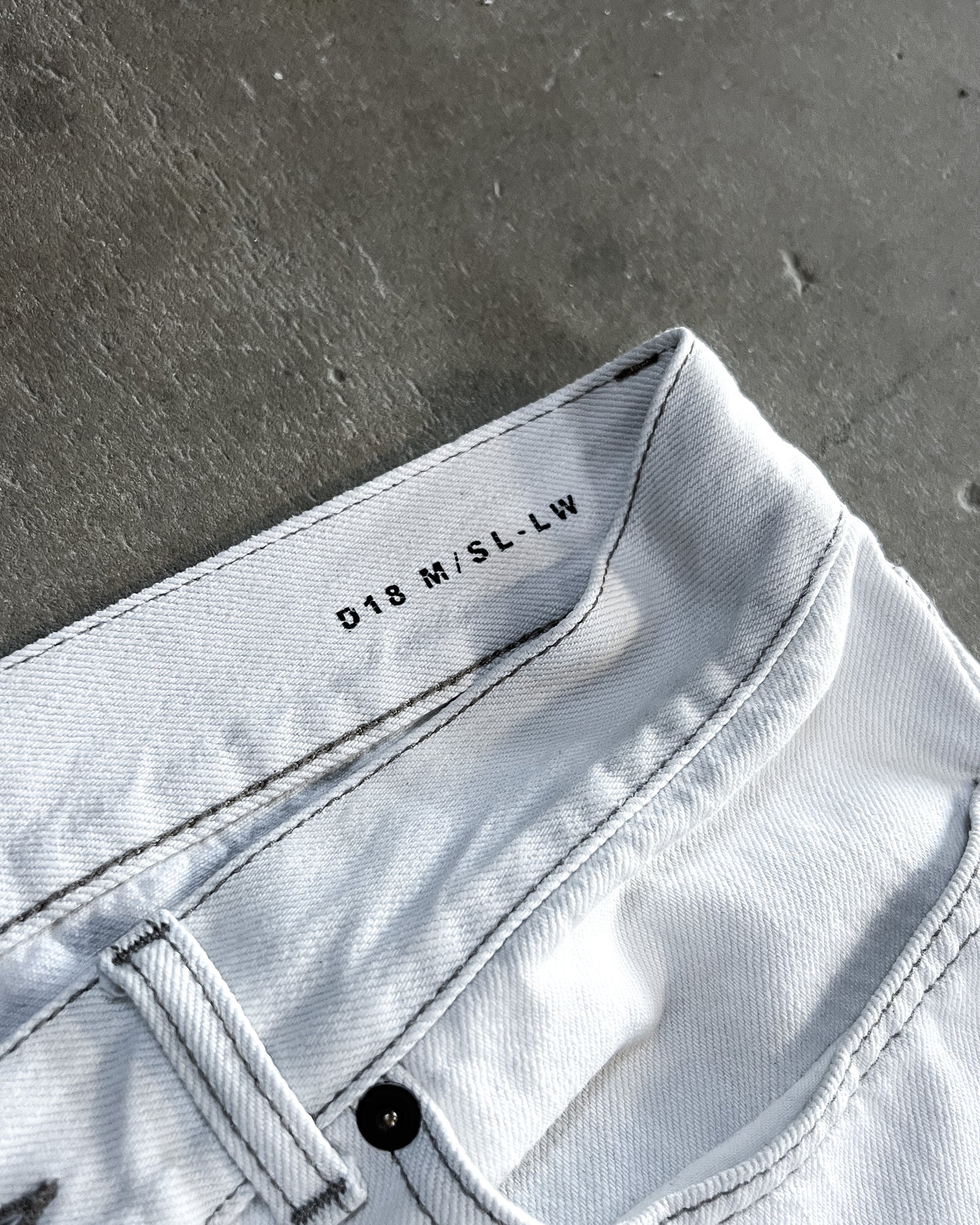 ALL WHITE D18 DENIM
