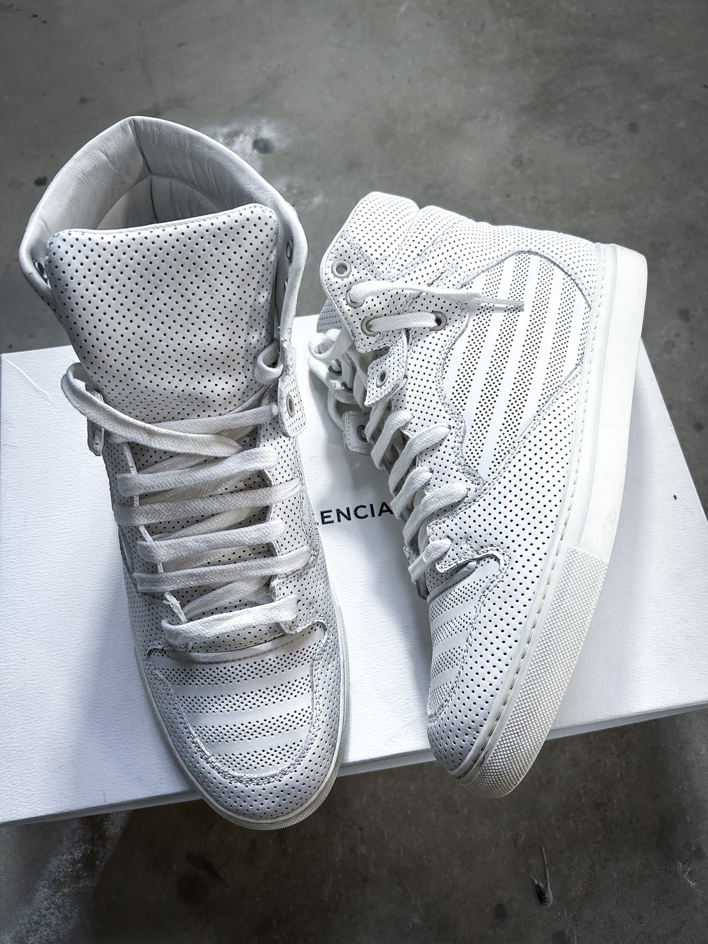 A/W15 PERFORATED WHITE HIGH TOP ARENA