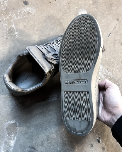 GREY LOW ARENA