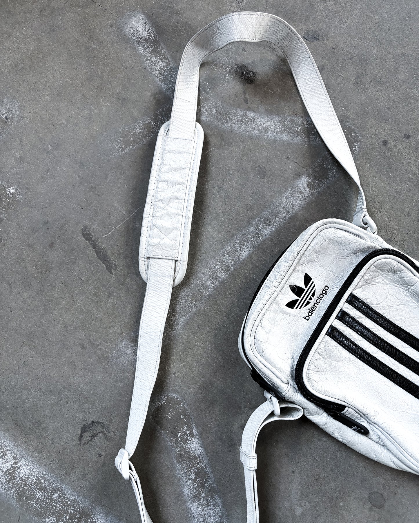 WHITE CROSSBODY MESSENGER BAG