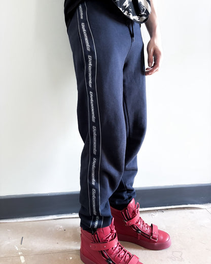 S/S18 NAVY STRIPE LOGO SWEATPANTS