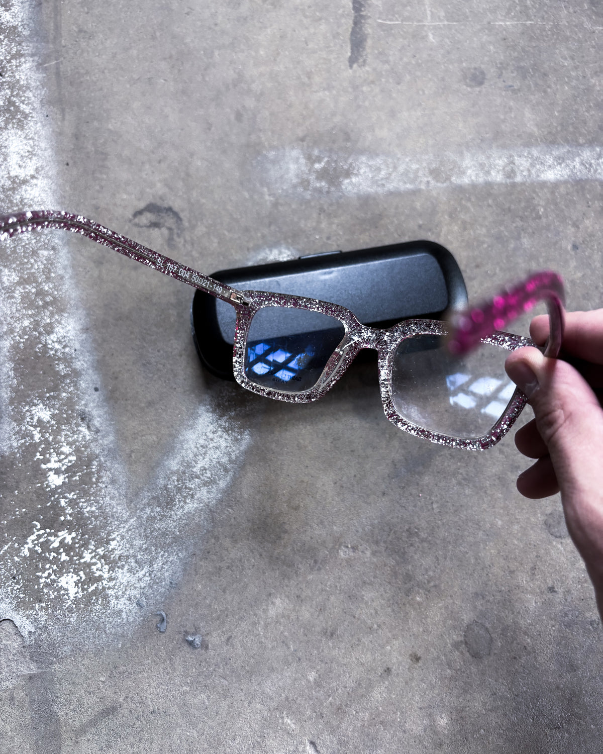 PINK SPARKLE CORNER ANGLE GLASSES