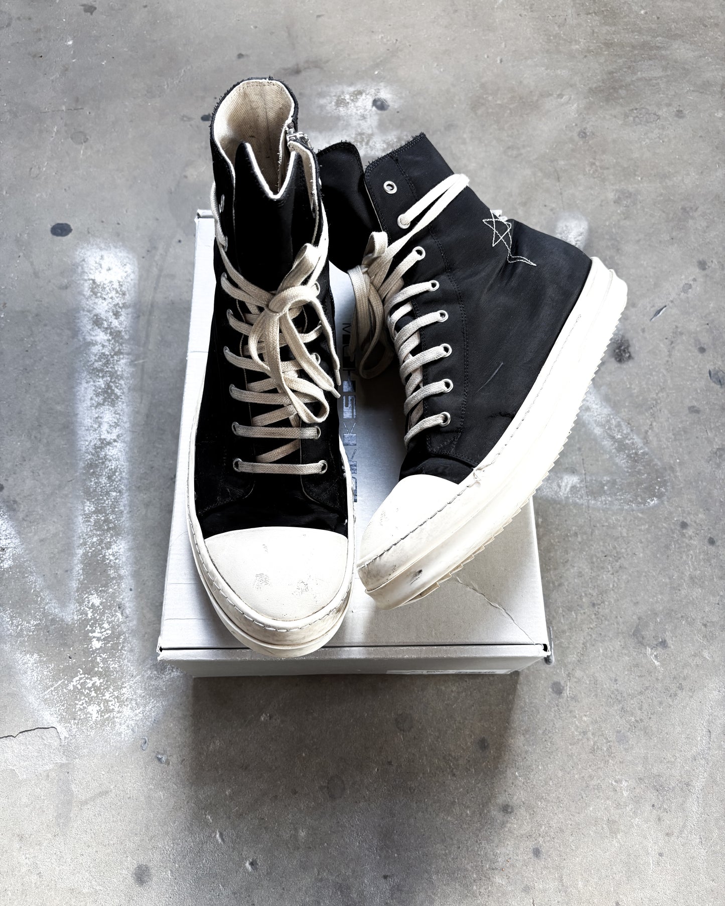 HIGH TOP PENTAGRAM RAMONES