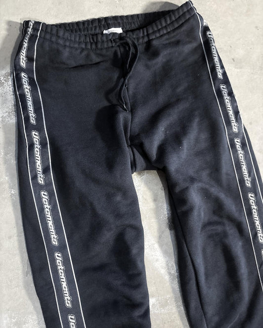 S/S18 NAVY STRIPE LOGO SWEATPANTS