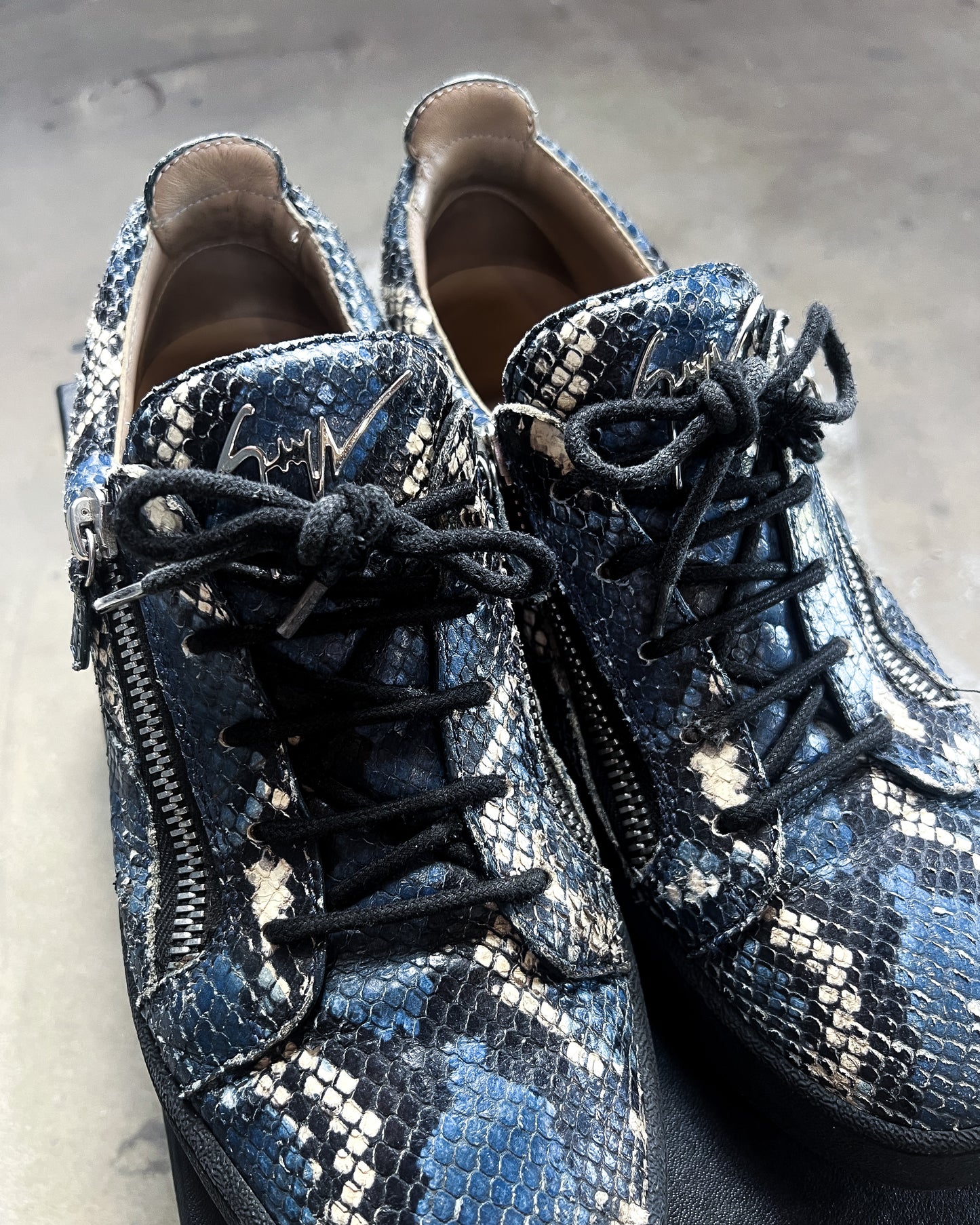 BLUE PYTHON ‘KRISS’ LOW TOPS