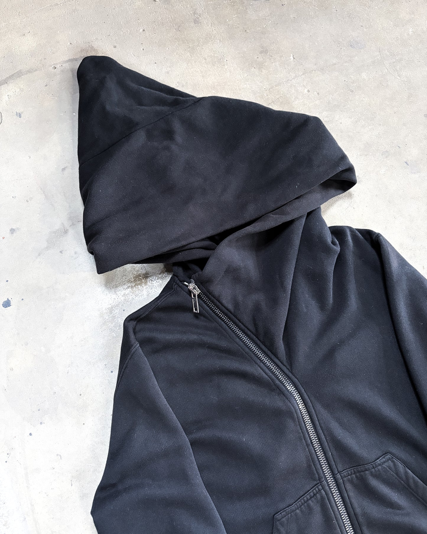 BLACK ASYMMETRICAL MOUNTAIN HOODIE