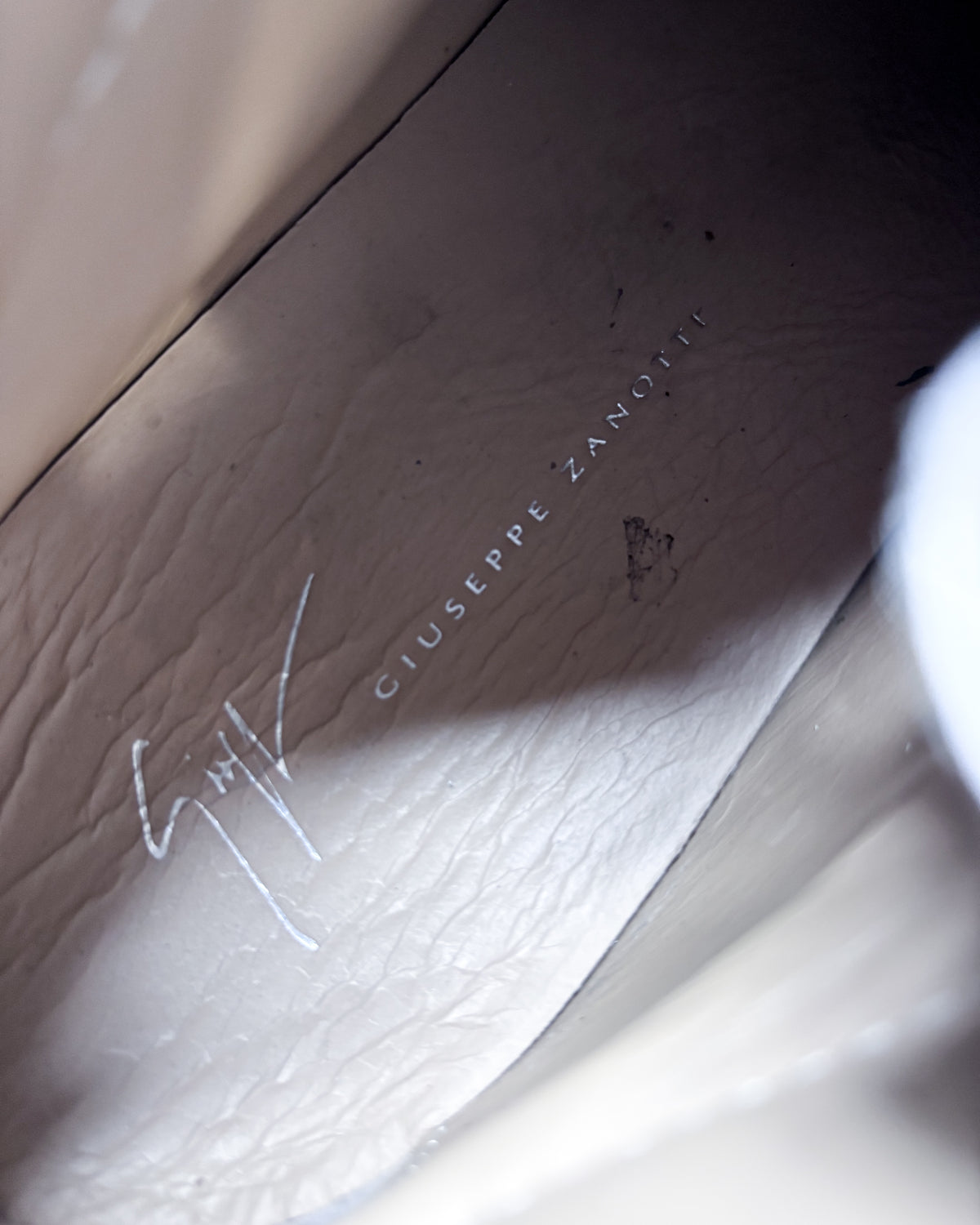 WHITE CONTRAST ‘KRISS’ HIGH TOPS
