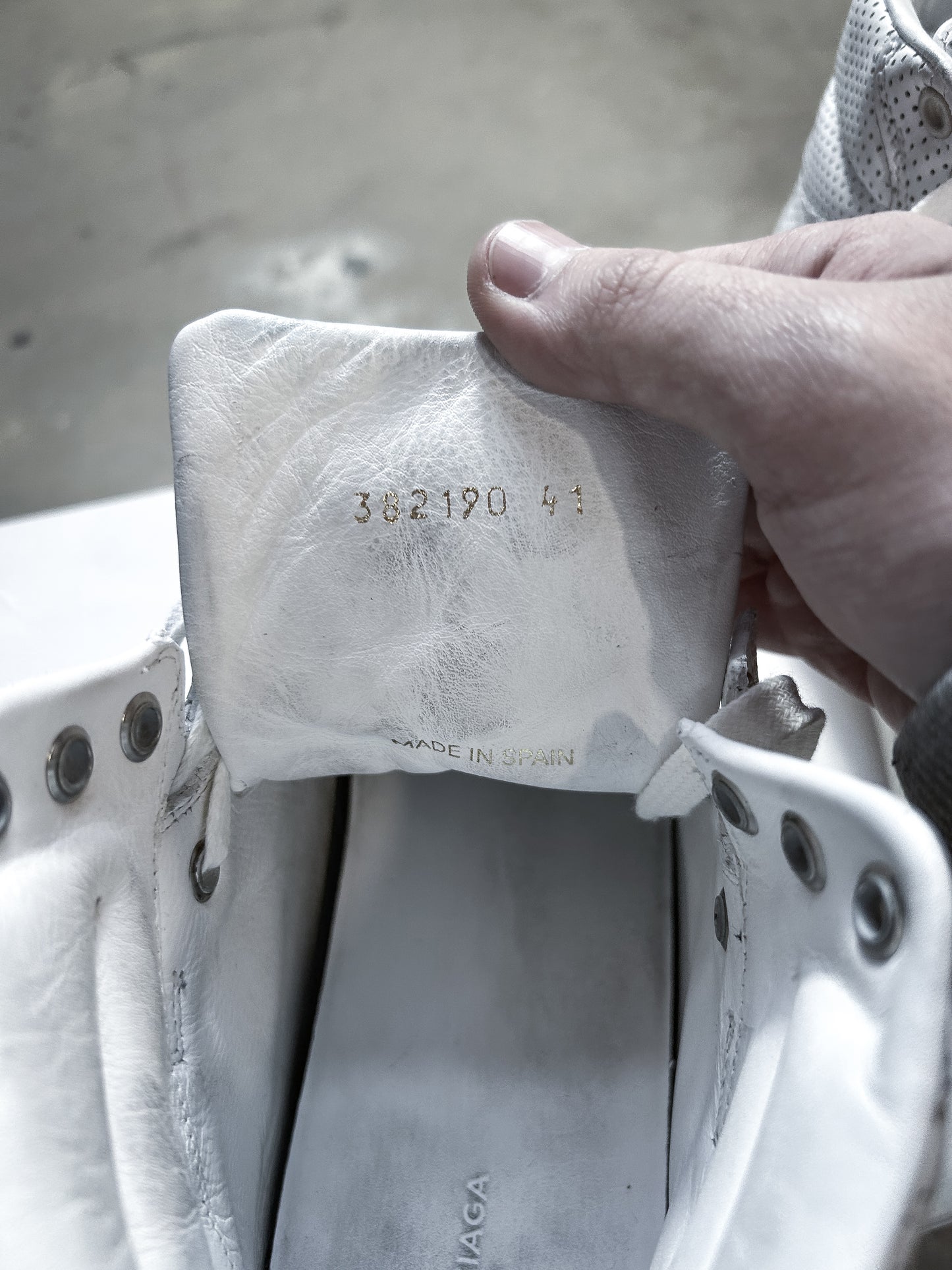A/W15 PERFORATED WHITE HIGH TOP ARENA