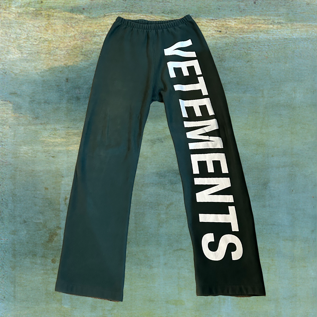 AW19 GREEN SPELLOUT LOGO SWEATPANTS