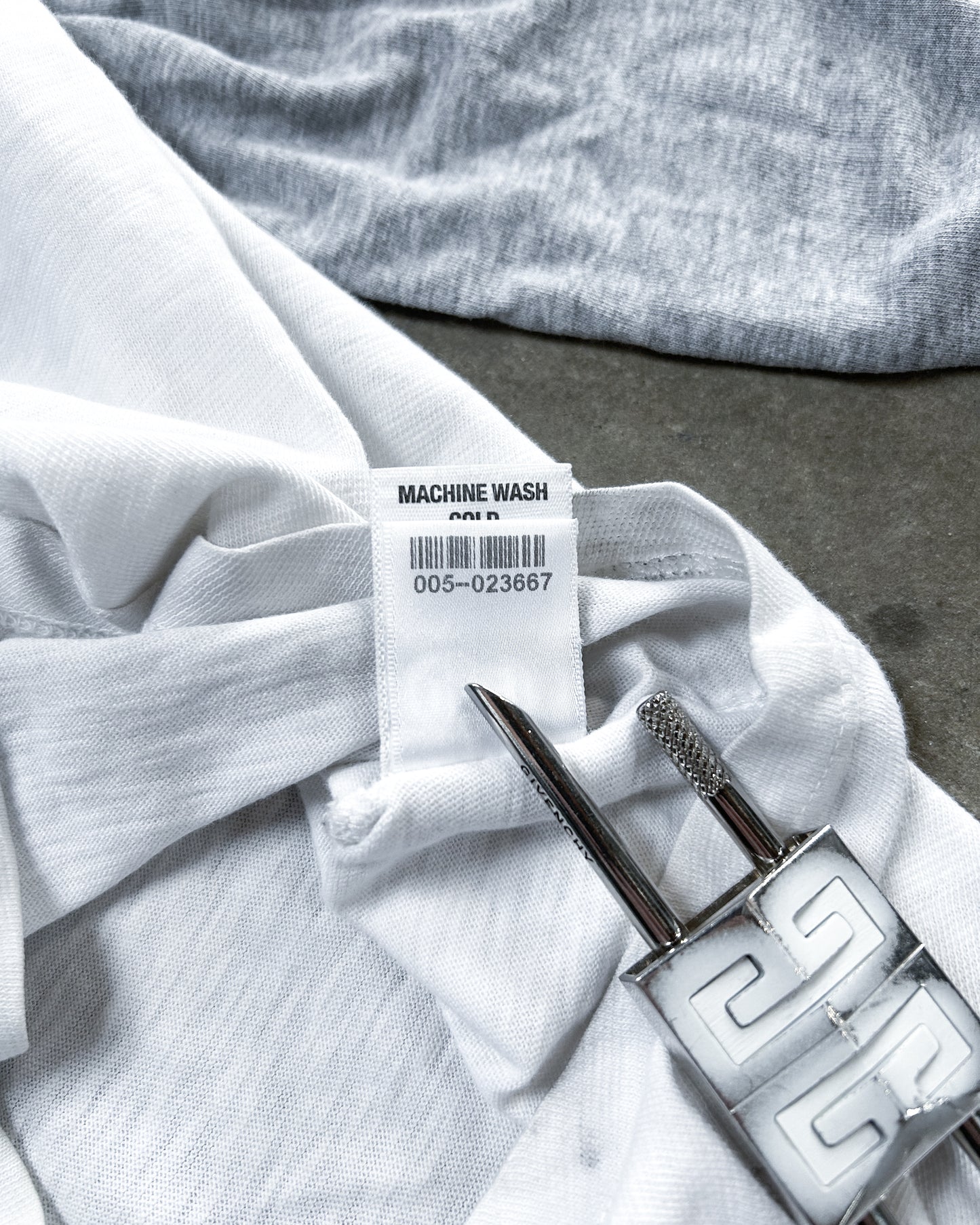 RAGLAN HORSESHOE LONGSLEEVE