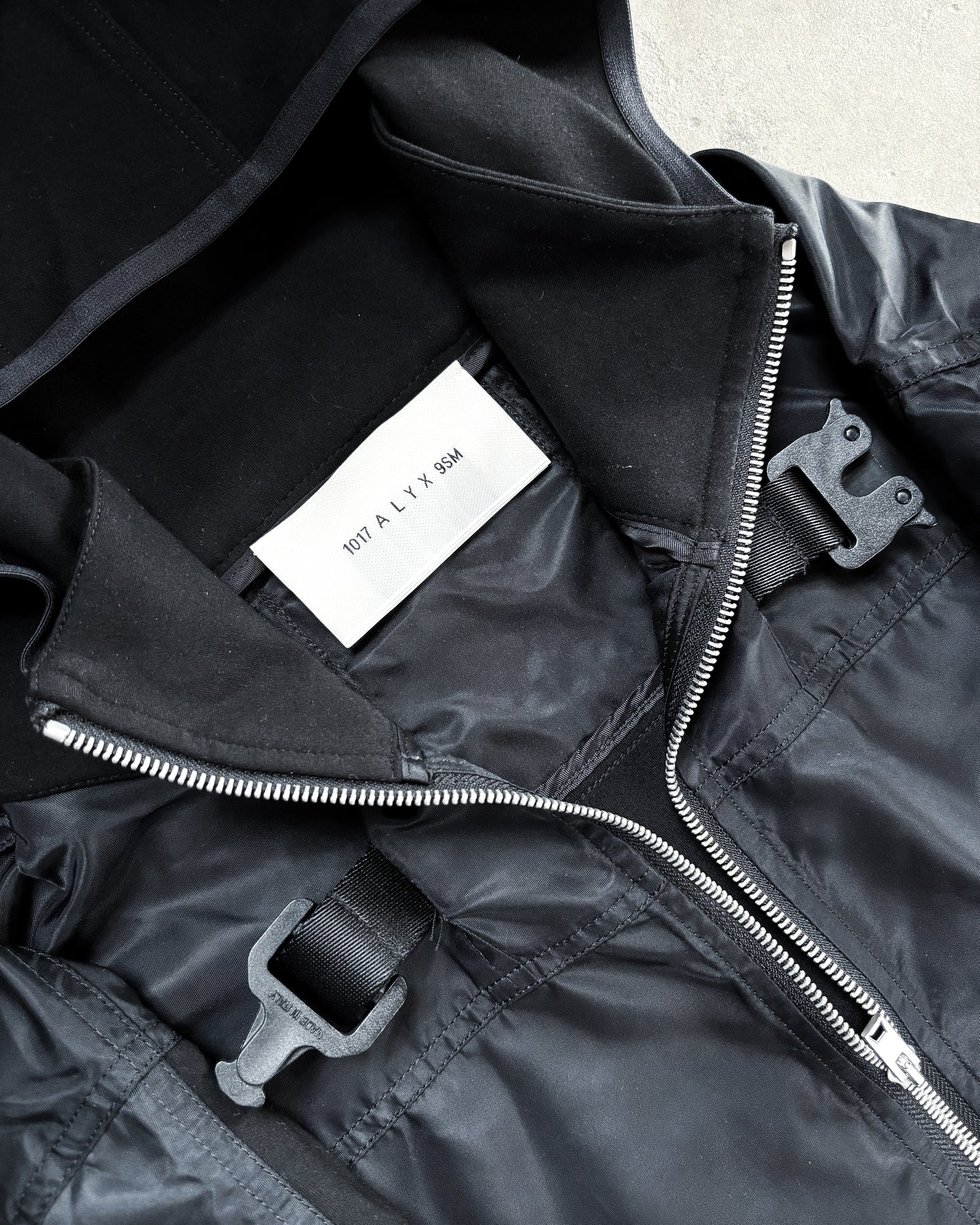 TECHNICAL BUCKLE JACKET
