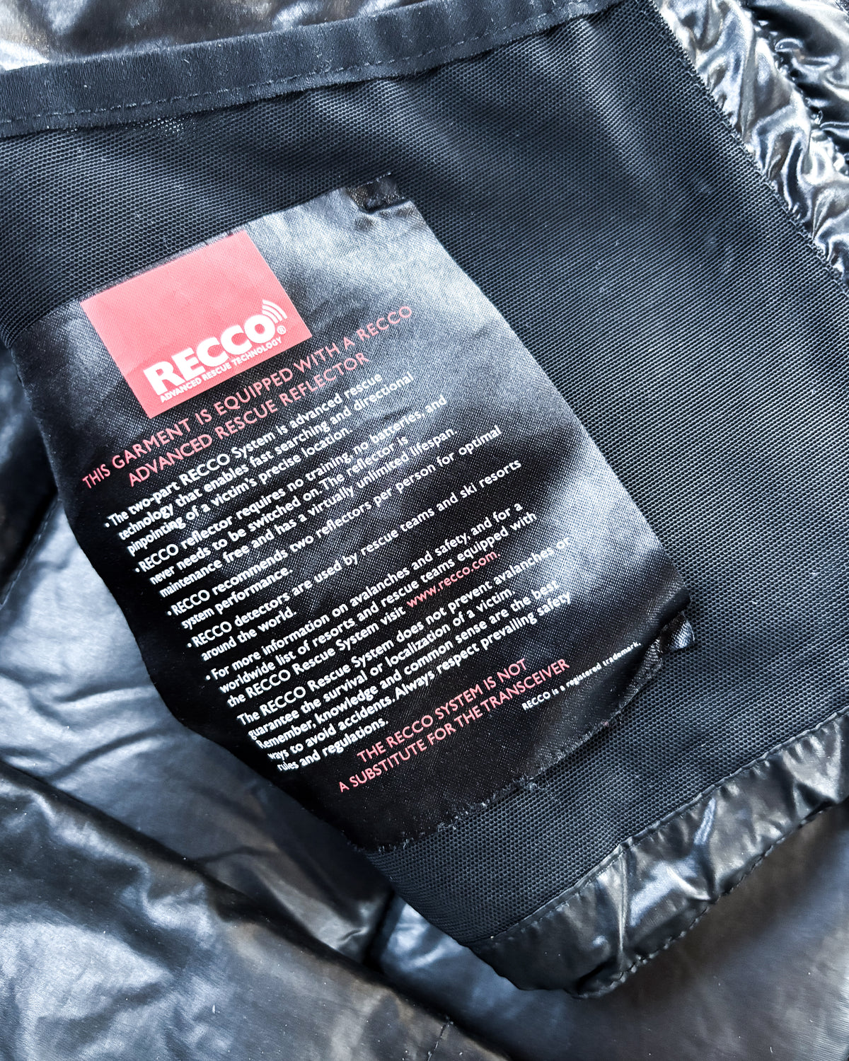NYLON METAL BADGE PUFFER