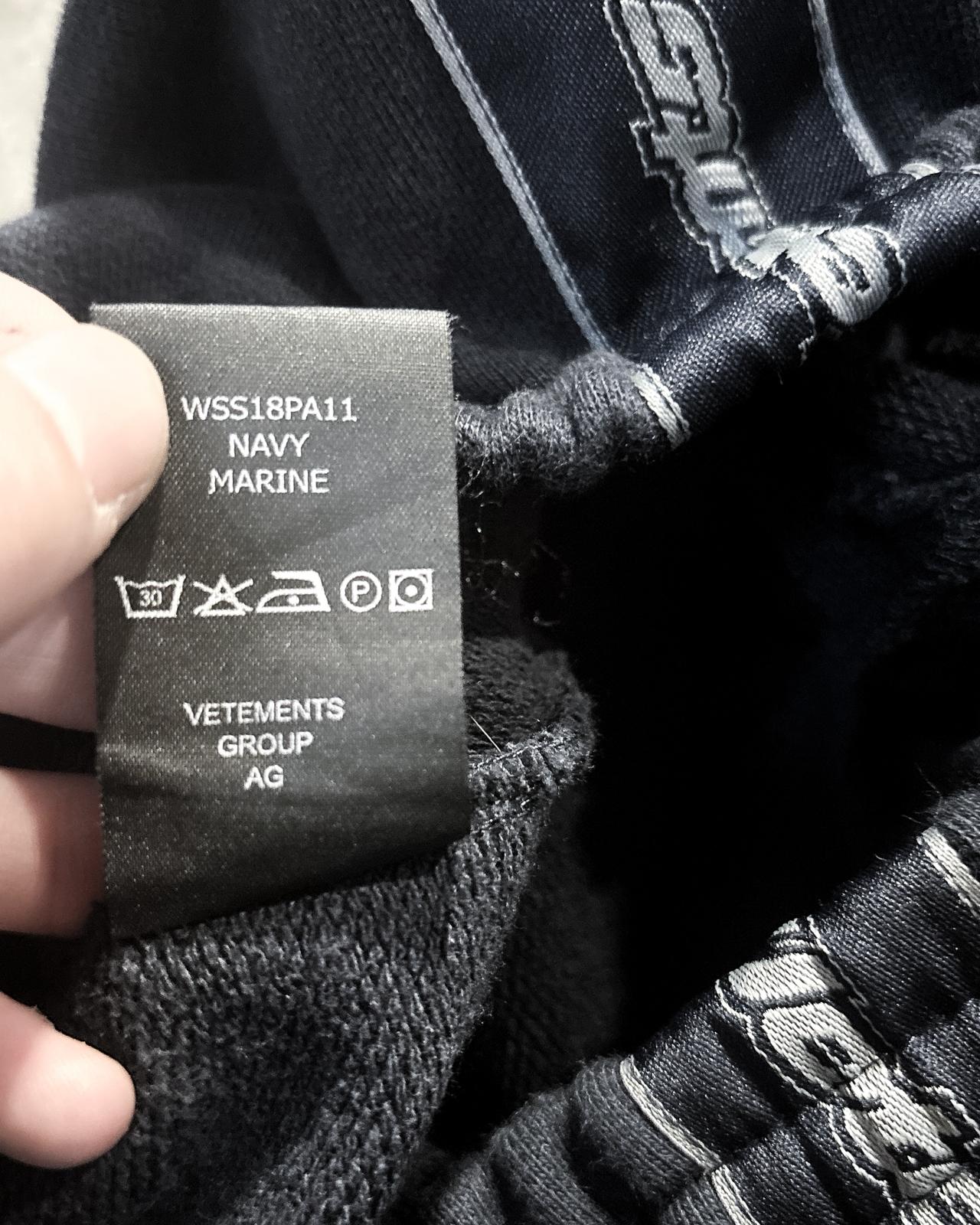 S/S18 NAVY STRIPE LOGO SWEATPANTS