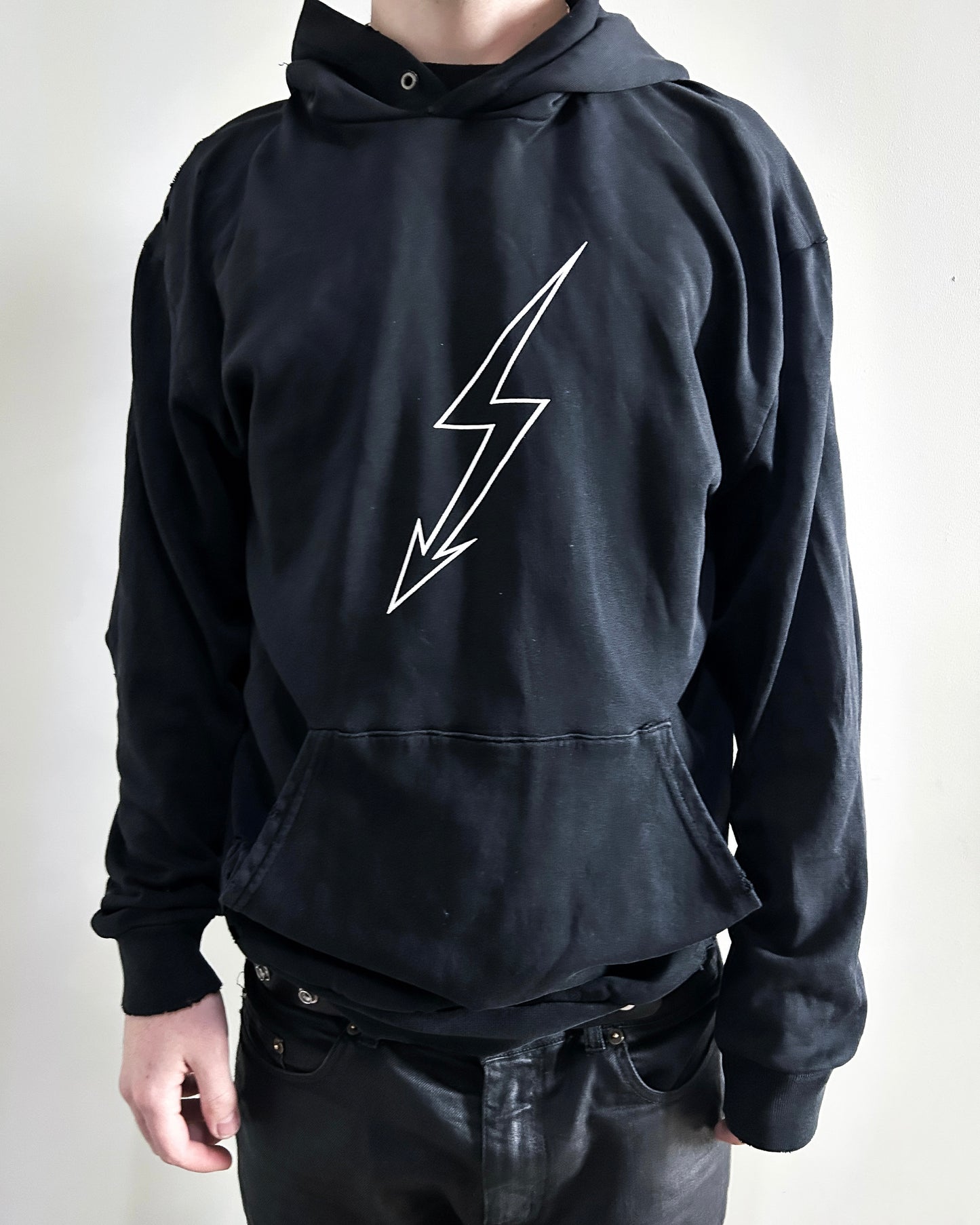 F/W18 DISTRESSED WORLD TOUR HOODIE
