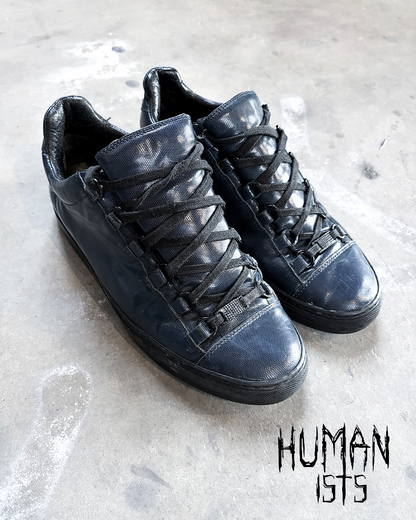 NAVY BLUE ‘OIL’ LOW TOP ARENAS