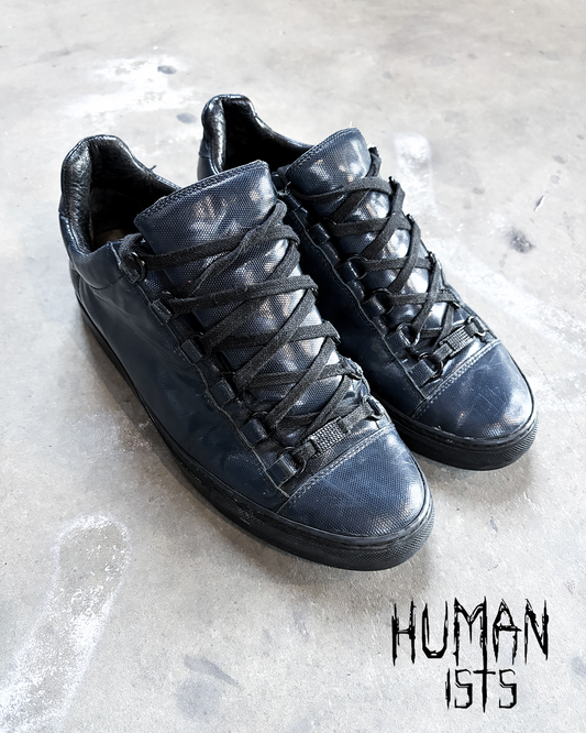 NAVY BLUE ‘OIL’ LOW TOP ARENAS