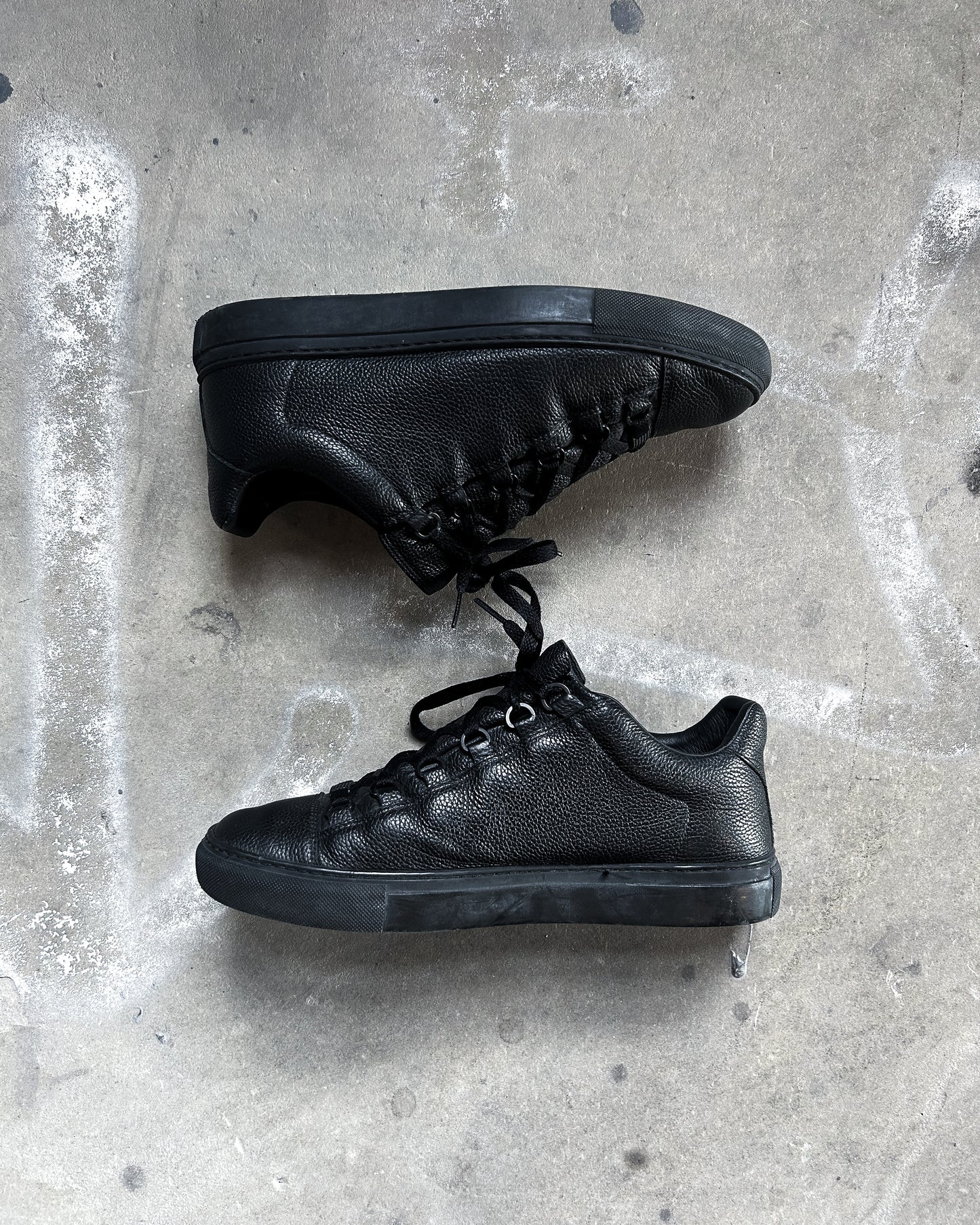 BLACK ARENA LOW
