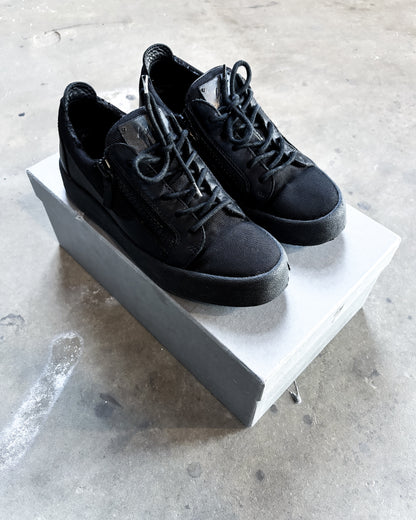 BLACK KRISS LOW TOPS