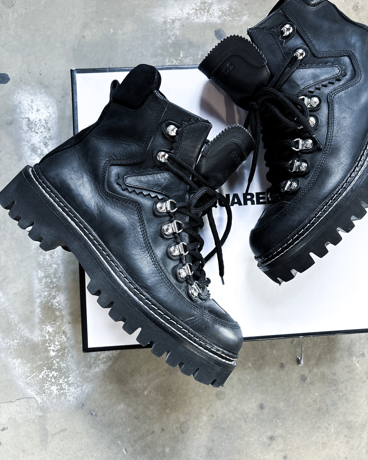 A/W22 BLACK CANADIAN HIKING BOOTS