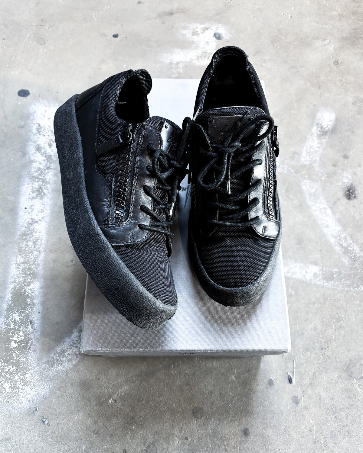BLACK KRISS LOW TOPS
