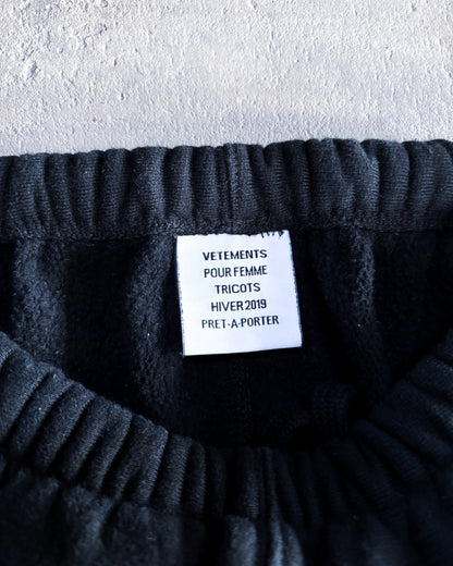 F/W19 VETEMENTS SPELL-OUT SWEATPANTS