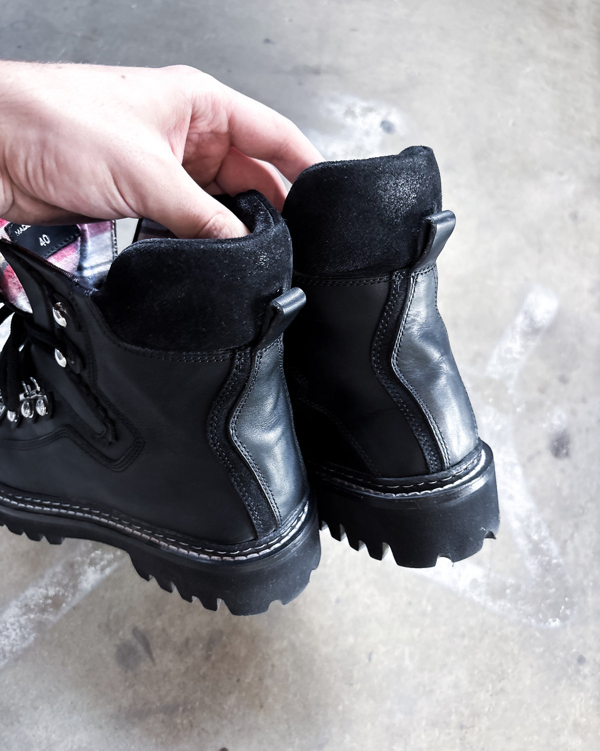 A/W22 BLACK CANADIAN HIKING BOOTS